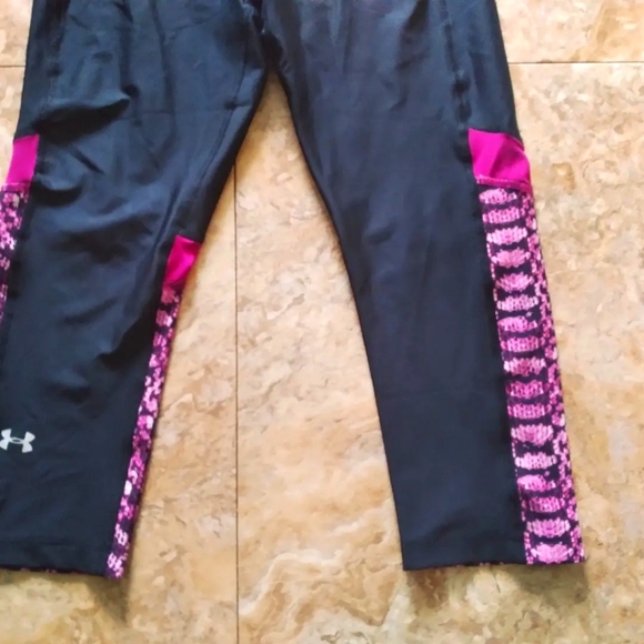 Under Armour High Rise HeatGear Compression capri leggings, size Medium - Picture 2 of 8